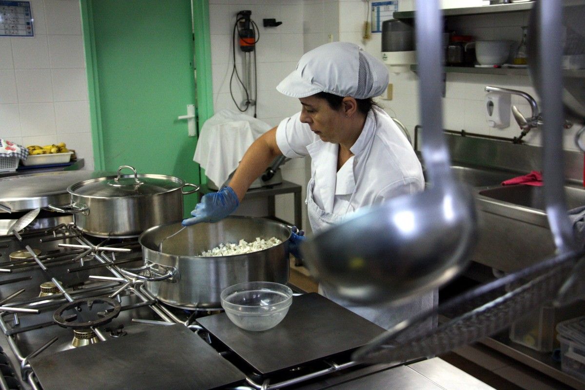 L'empresa SERHS gestiona el menjador escolar dels centres públics de Terrassa després de guanyar un concurs el 2015.