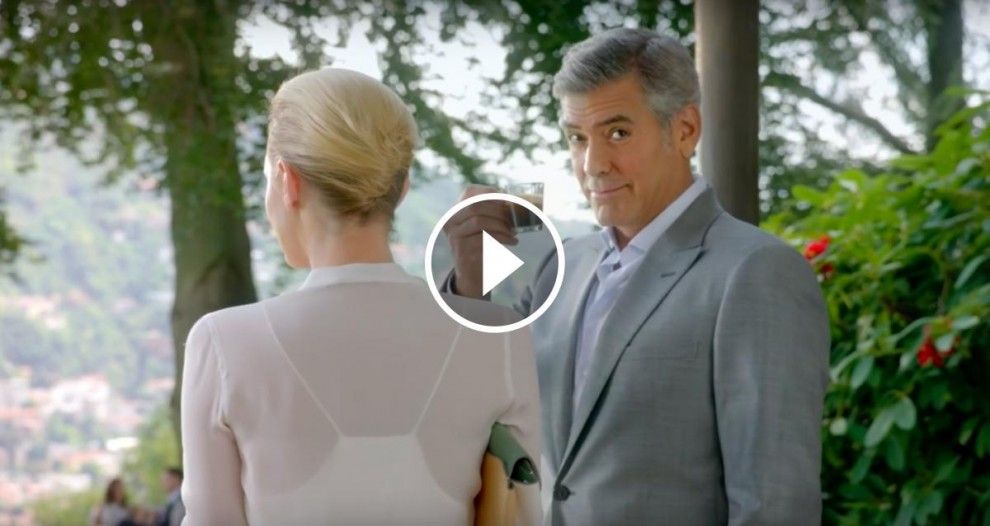 George Clooney bevent Nespresso en un dels seus espots publicitaris