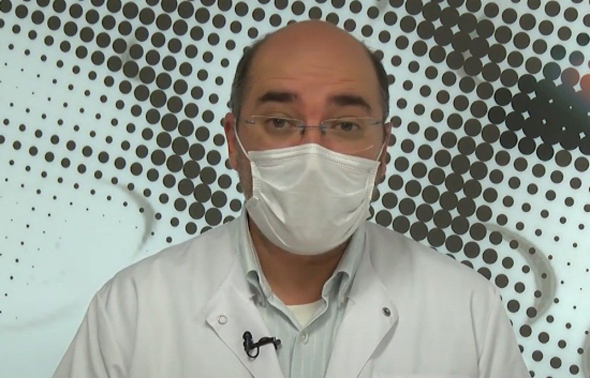 El Doctor Pérez Porcuna és pediatre i doctor en malalties tropicals i infeccioses.