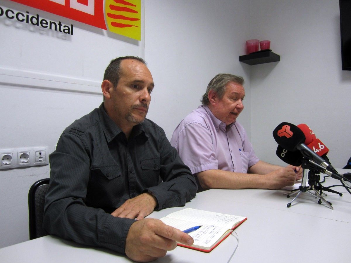 Enrique Rodríguez, secretari comarcal de CCOO i Jaume Gavarró, secretari general de la Federació de Sanitat de CCOO.