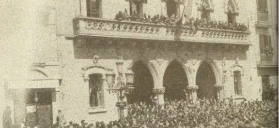 Proclamació de la República (a dalt) i la plaça de la República (Vella) / Fotos: Arxiu Tobella/Baltasar Ragon