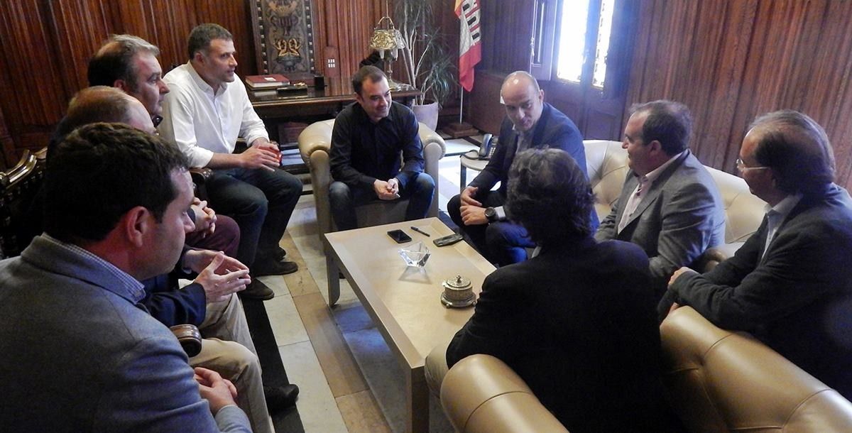 FCF i clubs de futbol de Terrassa s'han reunit amb l'alcalde
