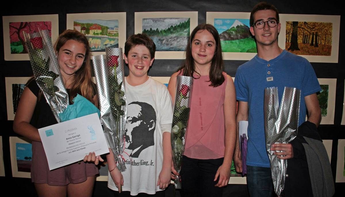 Els alumnes premiats en el certamen literari escolar 