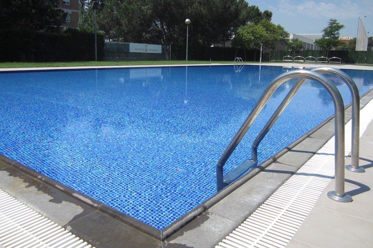 una piscina