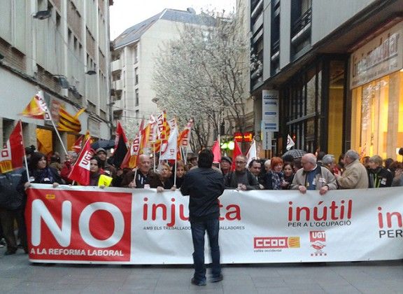 Manifestació de CCOO i UGT pels carrers de Terrassa