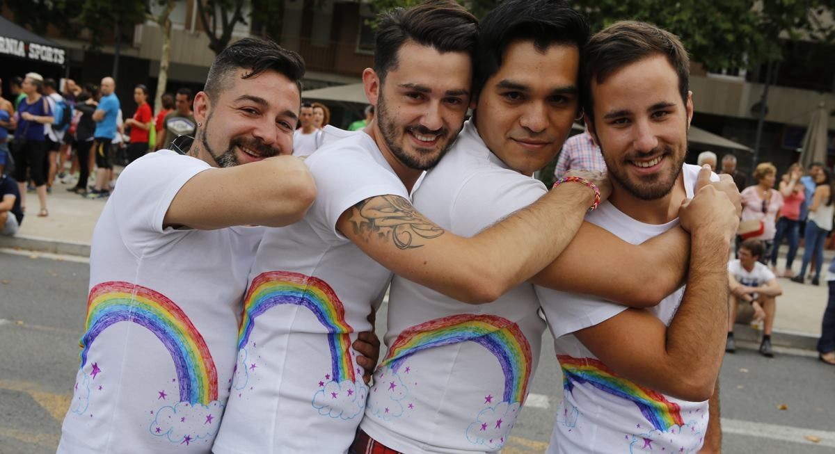 Participants en el dia de l'orgull LGTB de Terrassa 