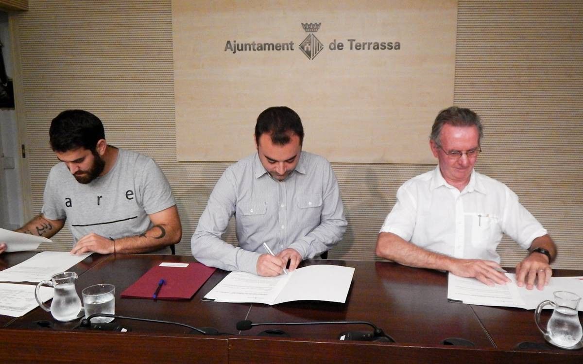 Duque, Ballart i Gallego firmant el conveni 