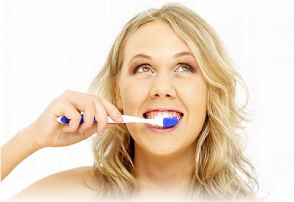 És bo rentar-se les dents col·locant el raspall en forma horitzontal.
