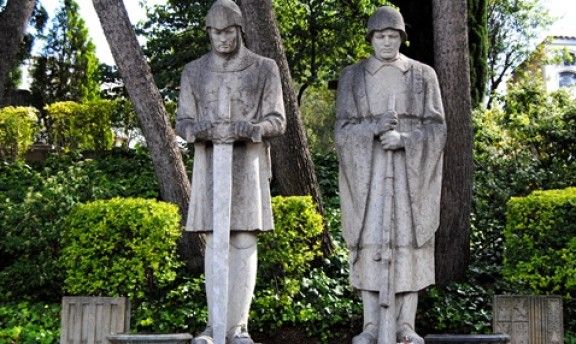 Escultures que es poden trobar al cementiri de Terrassa
