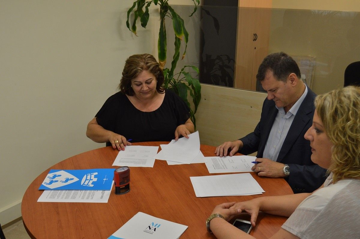 L'Ajuntament de Viladecavalls i Mina han signat un conveni.