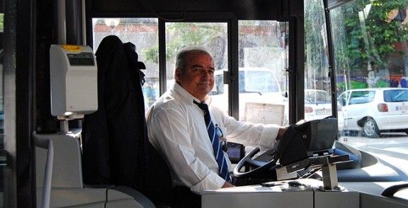 Juan Jiménez Cárdenas a l'autobús que condueix