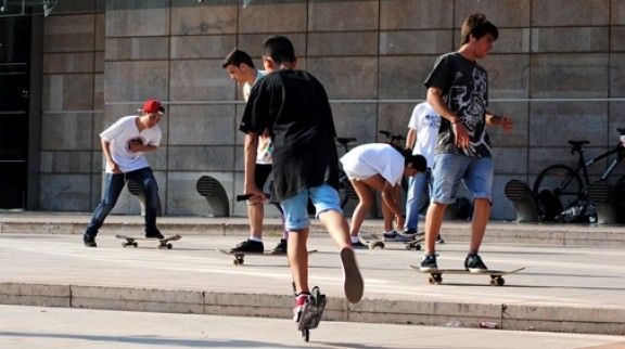 Skaters a la plaça de Ricard Camí