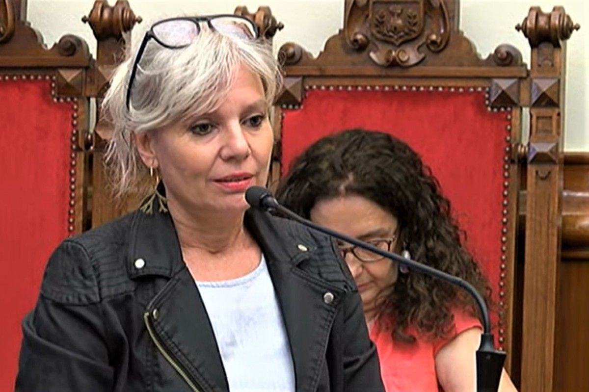 La regidora de Cultura, Rosa Boladeras, durant la seva intervenció al ple municipal del mes de juny. 