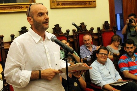 El portaveu de C's, Javier González, en una intervenció al Ple de l'Ajuntament de Terrassa.