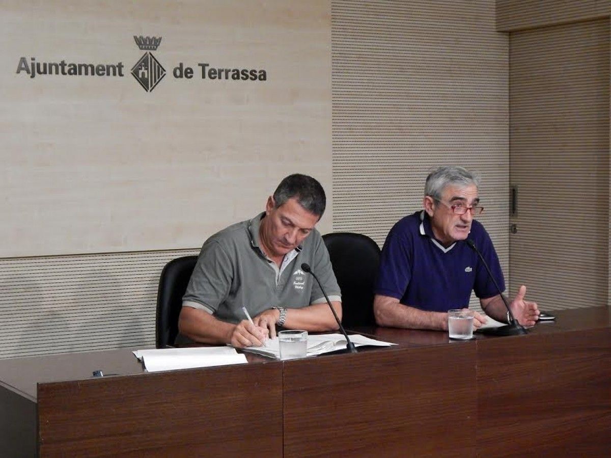 Els portaveus de CiU i PSC, Sàmper i Vega, a la sala de premsa de l'Ajuntament