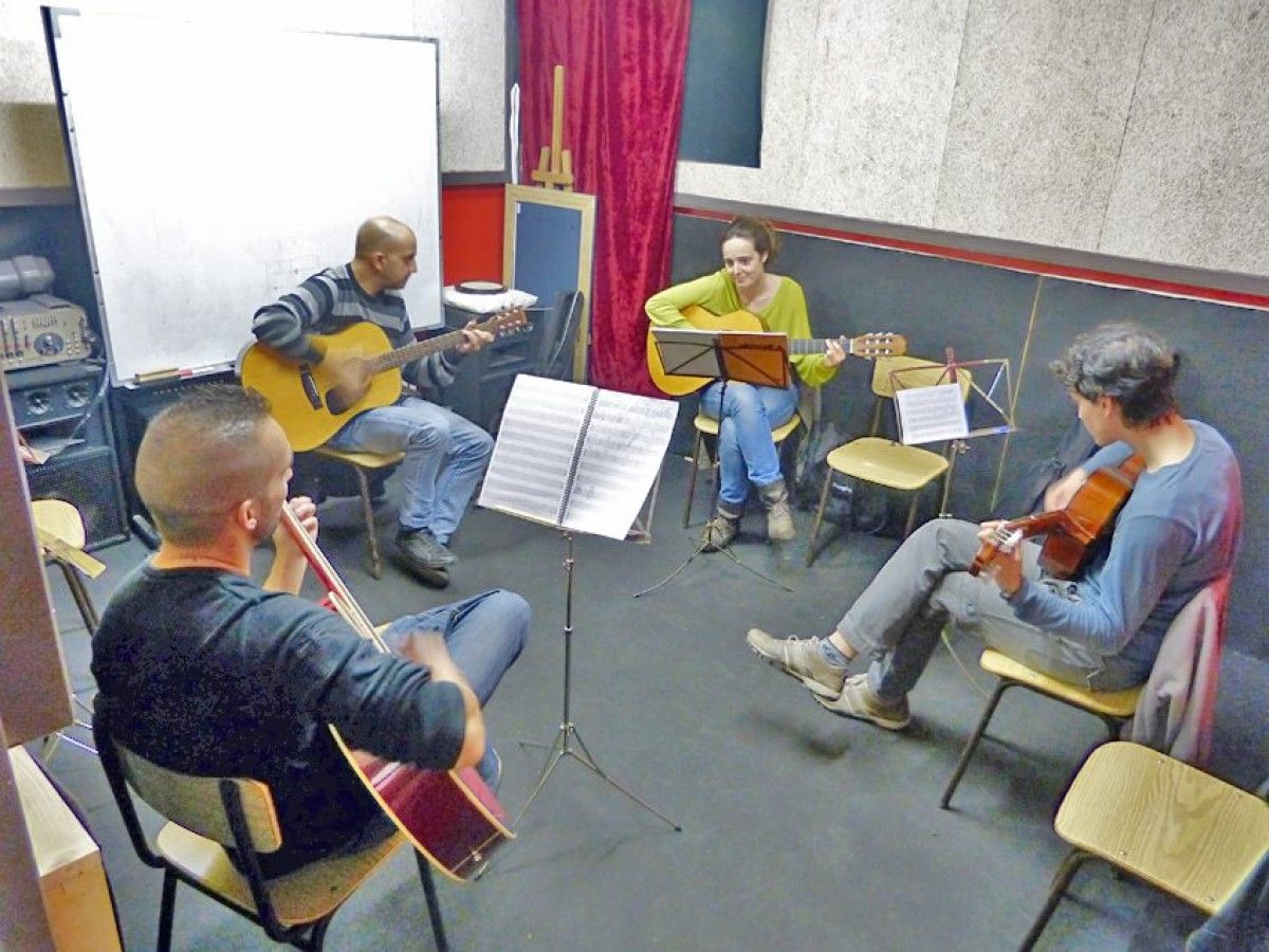 Els Bucs Baumann ofereixen classes de diversos instruments musicals.