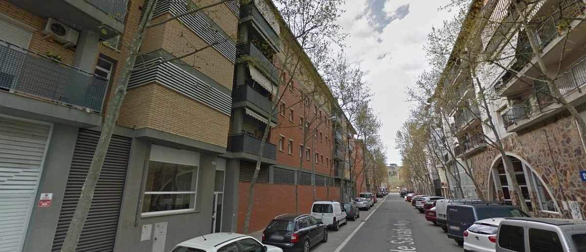 L'edifici afectat per l'incendi, al carrer Salvador Seguí de Terrassa