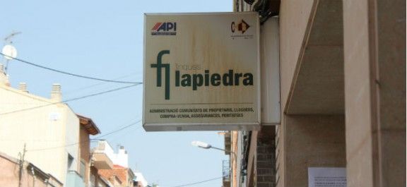 Les oficines de Finques Lapiedra estan situades al carrer d'Arquimedes.