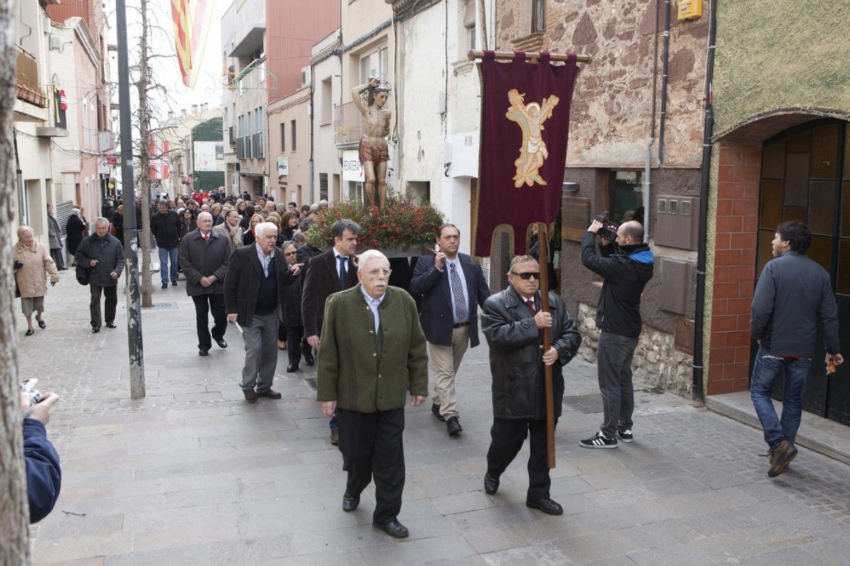 Joan Riba, en primer terme amb la jaqueta verda, en l'última cercavila de les  Festes de Sant Sebastià en la que hi va participar, al gener de 2015.