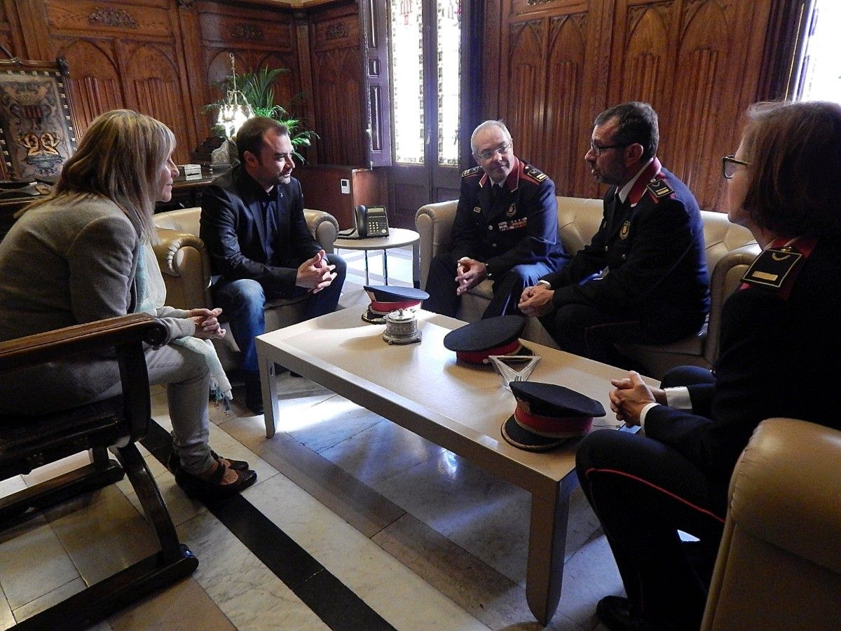 Reunió de l'alcalde Jordi Ballart amb les autoritats dels Mossos.