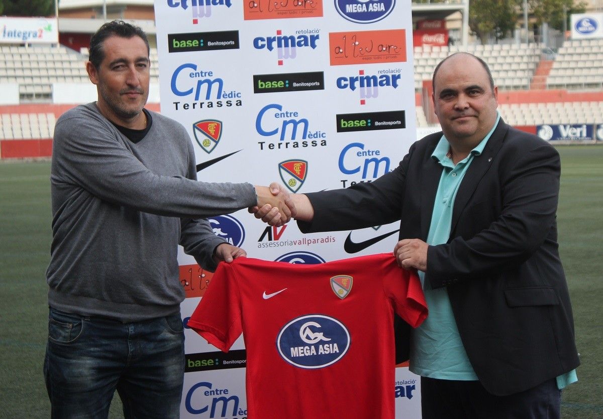Agustín Vacas, a l'esquerra, el dia de la seva presentació amb el Terrassa FC.