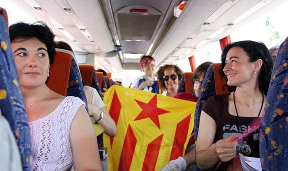 Ambient que es va viure en un dels autocars que es van desplaçar des de Lleida a Barcelona per participar a la manifestació del 10J.