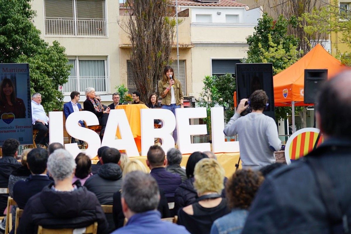 Isabel Martínez, en un míting a Terrassa aquest dissabte