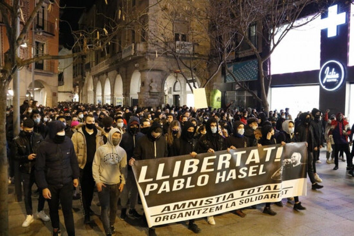 Aspecte de la manifestació a favor de la llibertat del cantant Pablo Hasel a Lleida