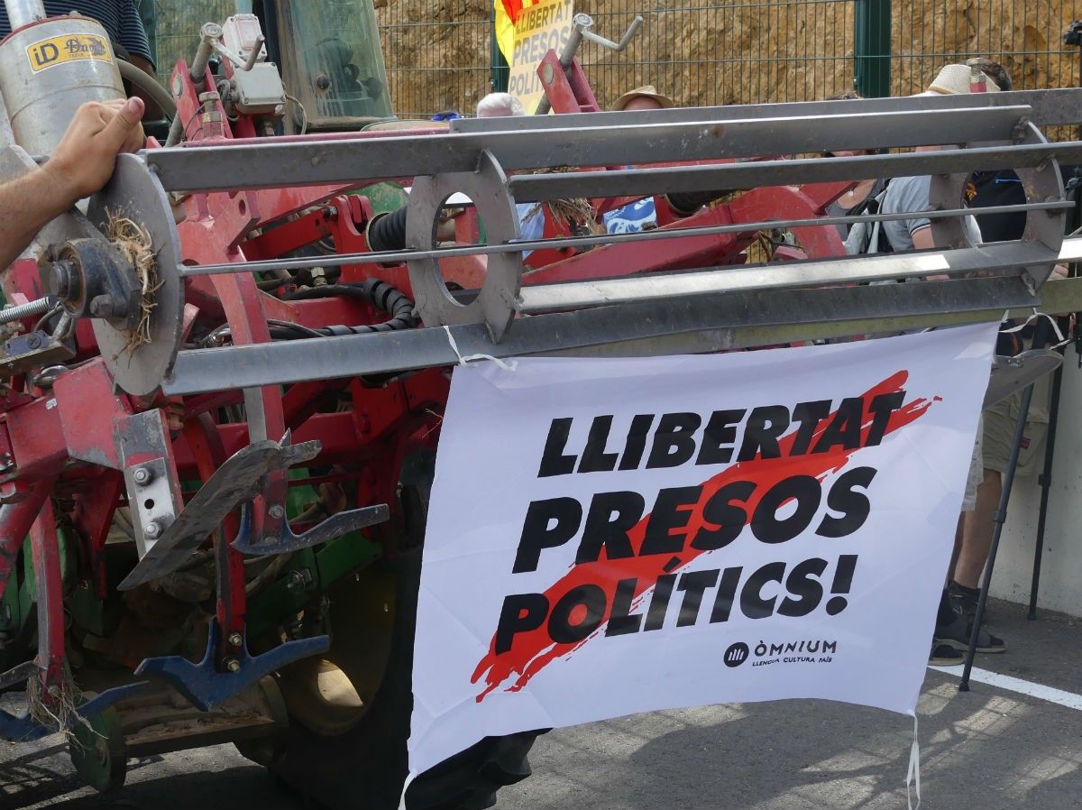 Tractorada per exigir la llibertat dels presos polítics.