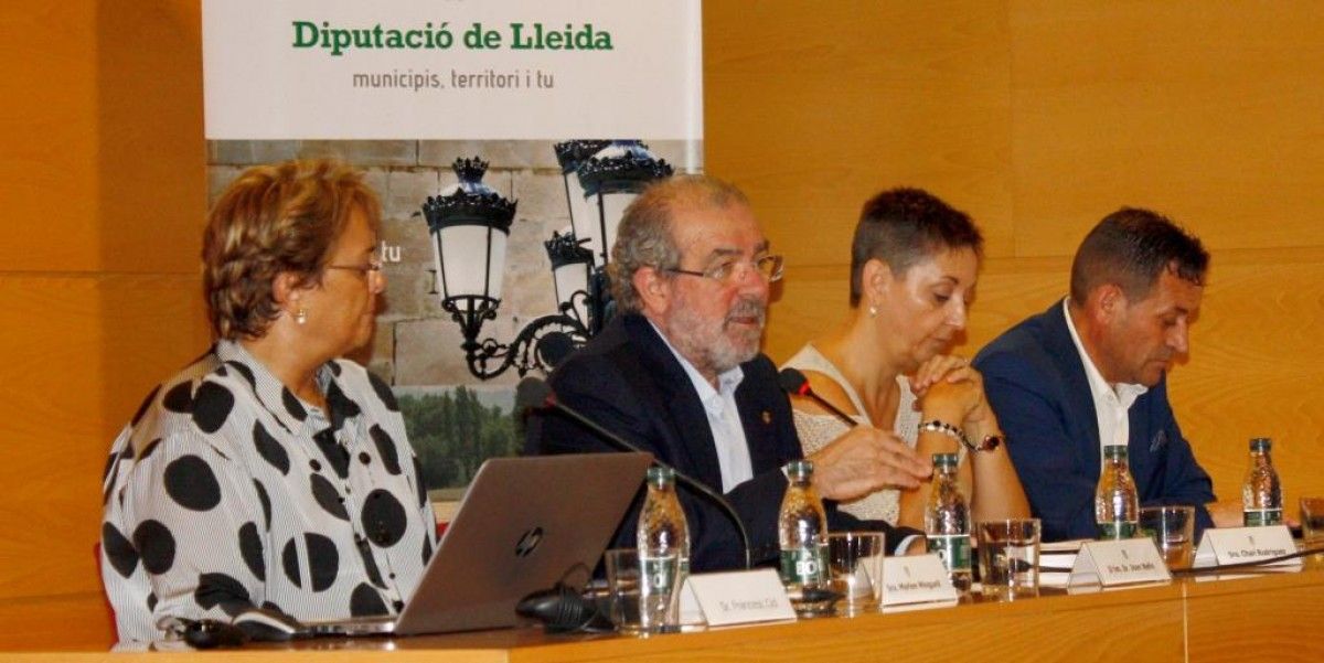 Imatge del president de la Diputació de Lleida, Joan Reñé, al centre 