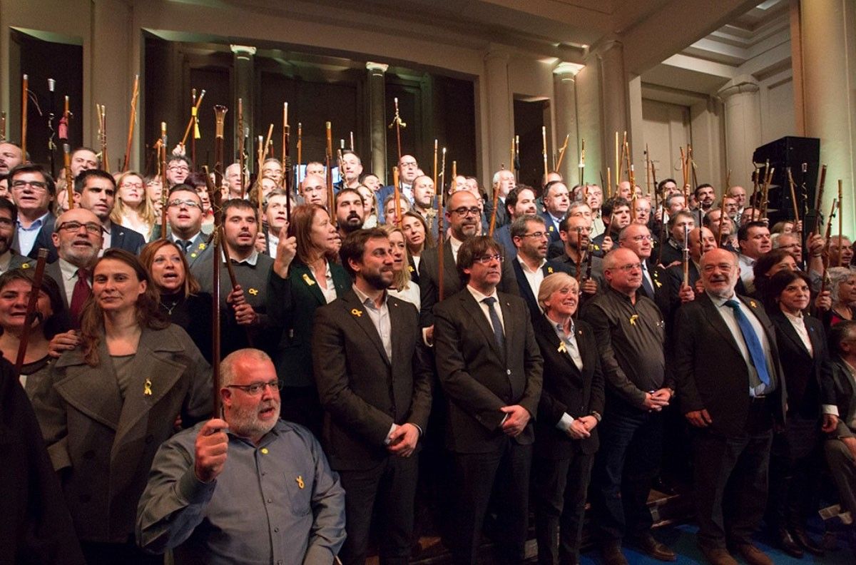 Alcaldes sobiranistes es manifesten davant la Comissió Europea