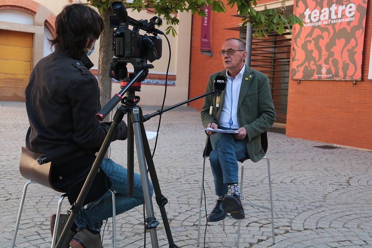 Un moment de l'entrevista de l'ACN a l'alcalde de Lleida, Miquel Pueyo.