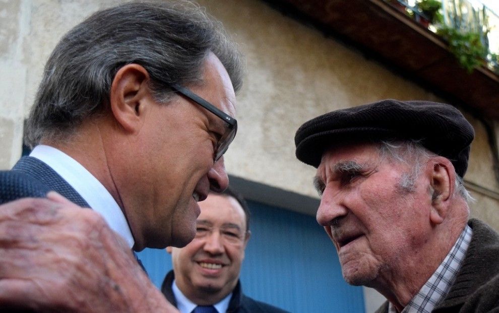Artur Mas amb l'home més vell de Montoliu de Lleida