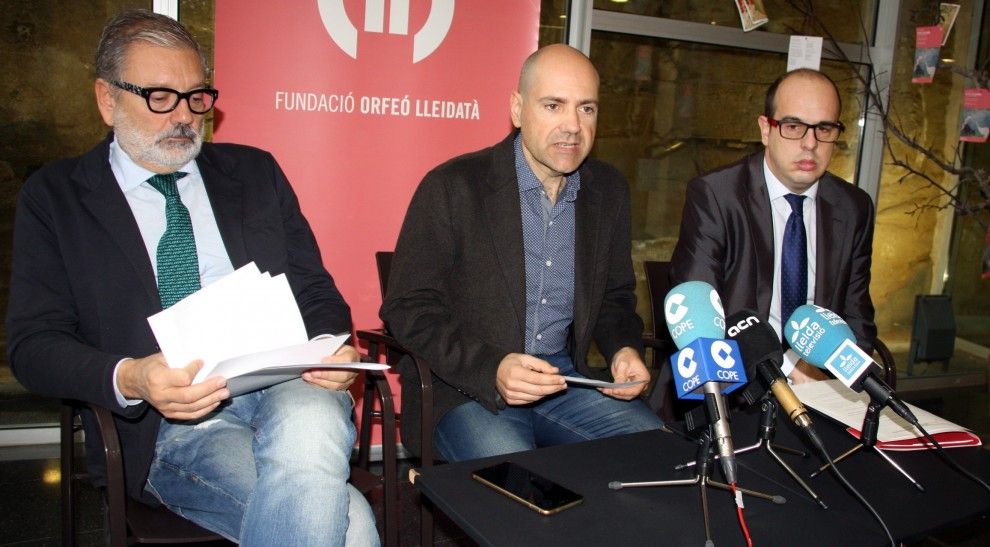 Xavier Quinquillà amb Fèlix Larrosa i el representant de 'la Caixa'