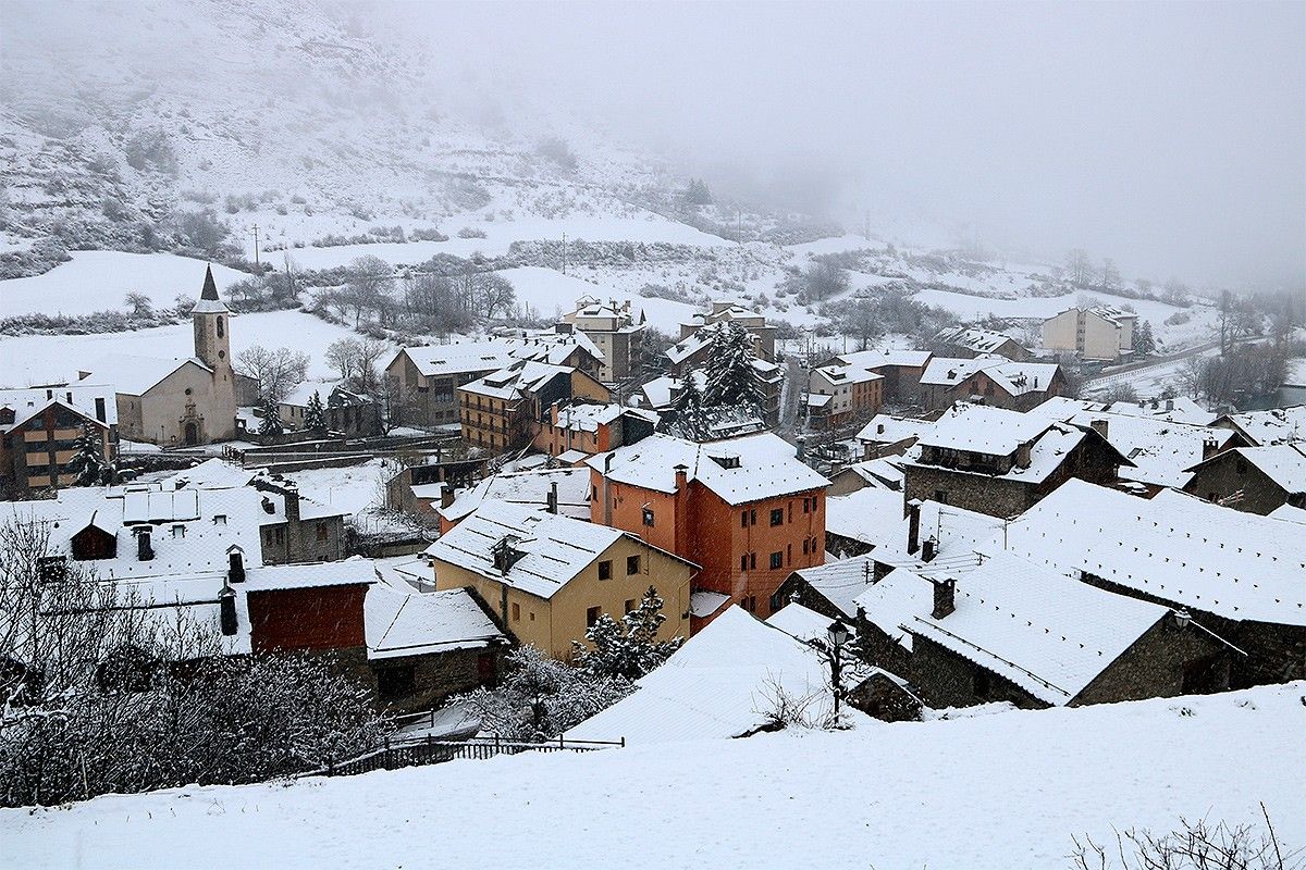 Imatge d'arxiu d'una foto d'Espot nevat