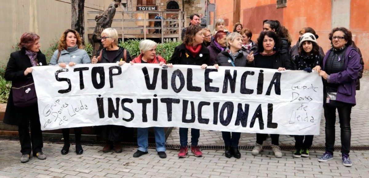 Imatge de la pancarta del col·lectiu Dones Lleida