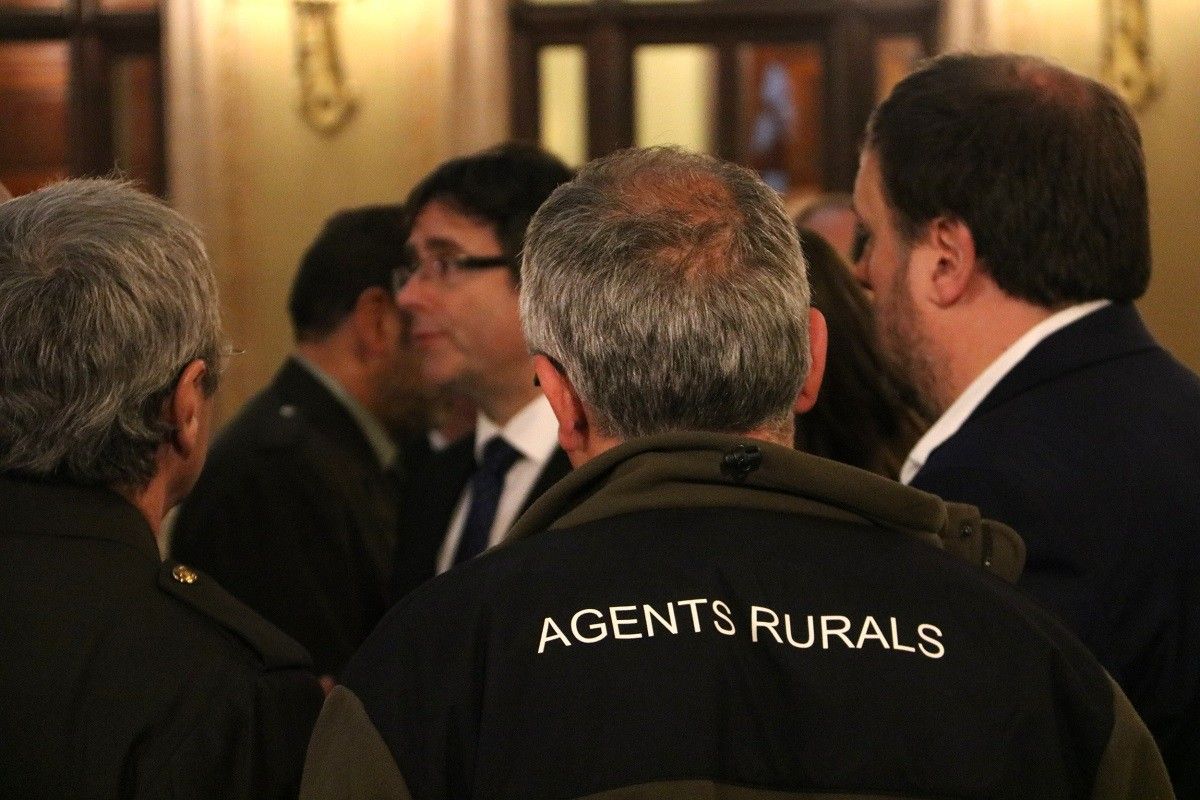 Agents Rurals al Parlament de Catalunya abans del minut de silenci en motiu del crim d'Aspa