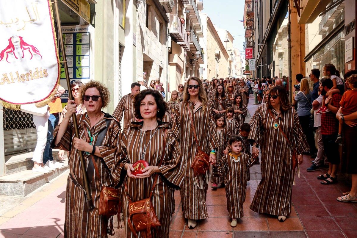 Desfilada de lluïment de la 26a Festa de Moros i Cristians de Lleida.