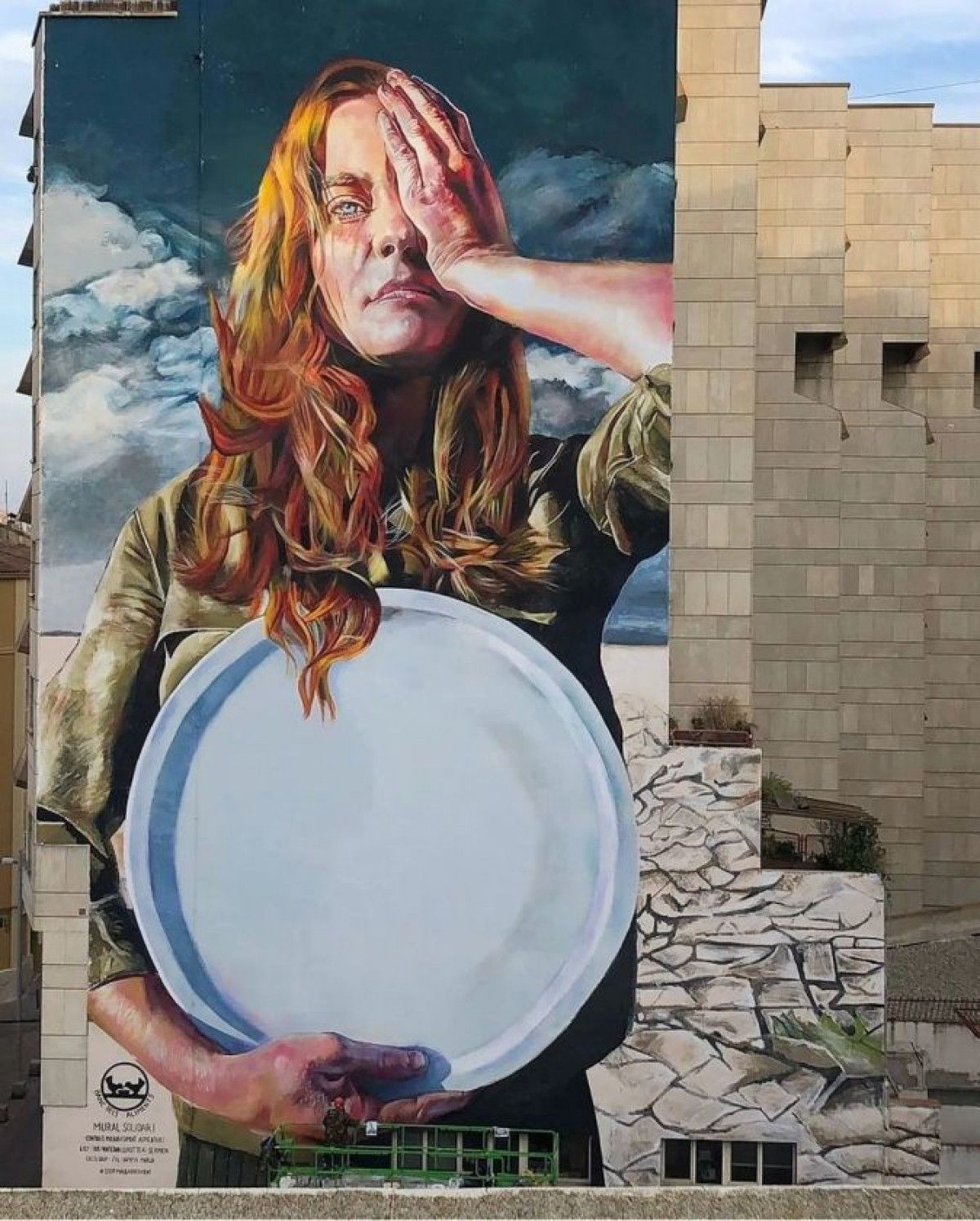 Mural contra la pobresa alimentària, a Lleida