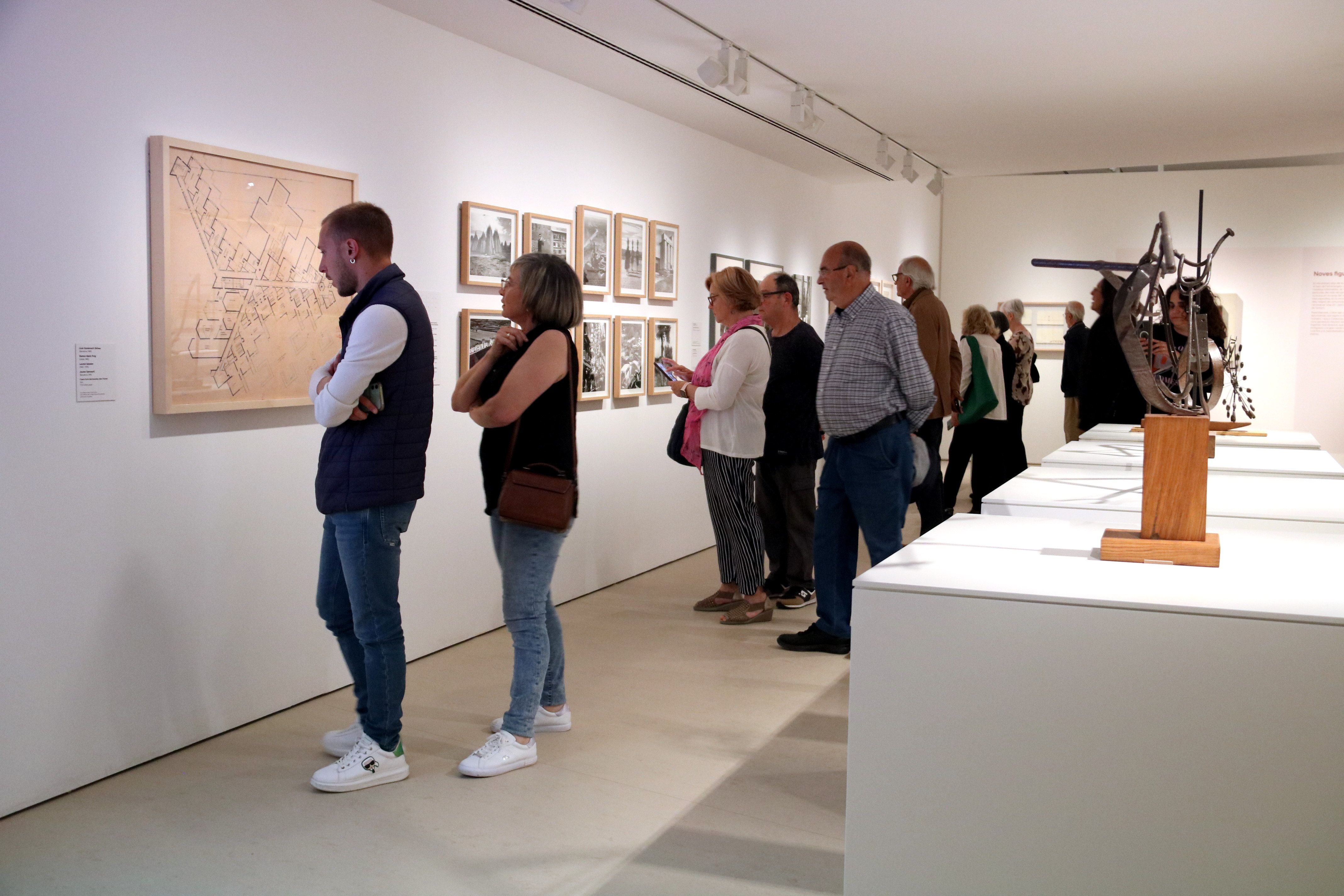 Visitants al nou Museu Morera