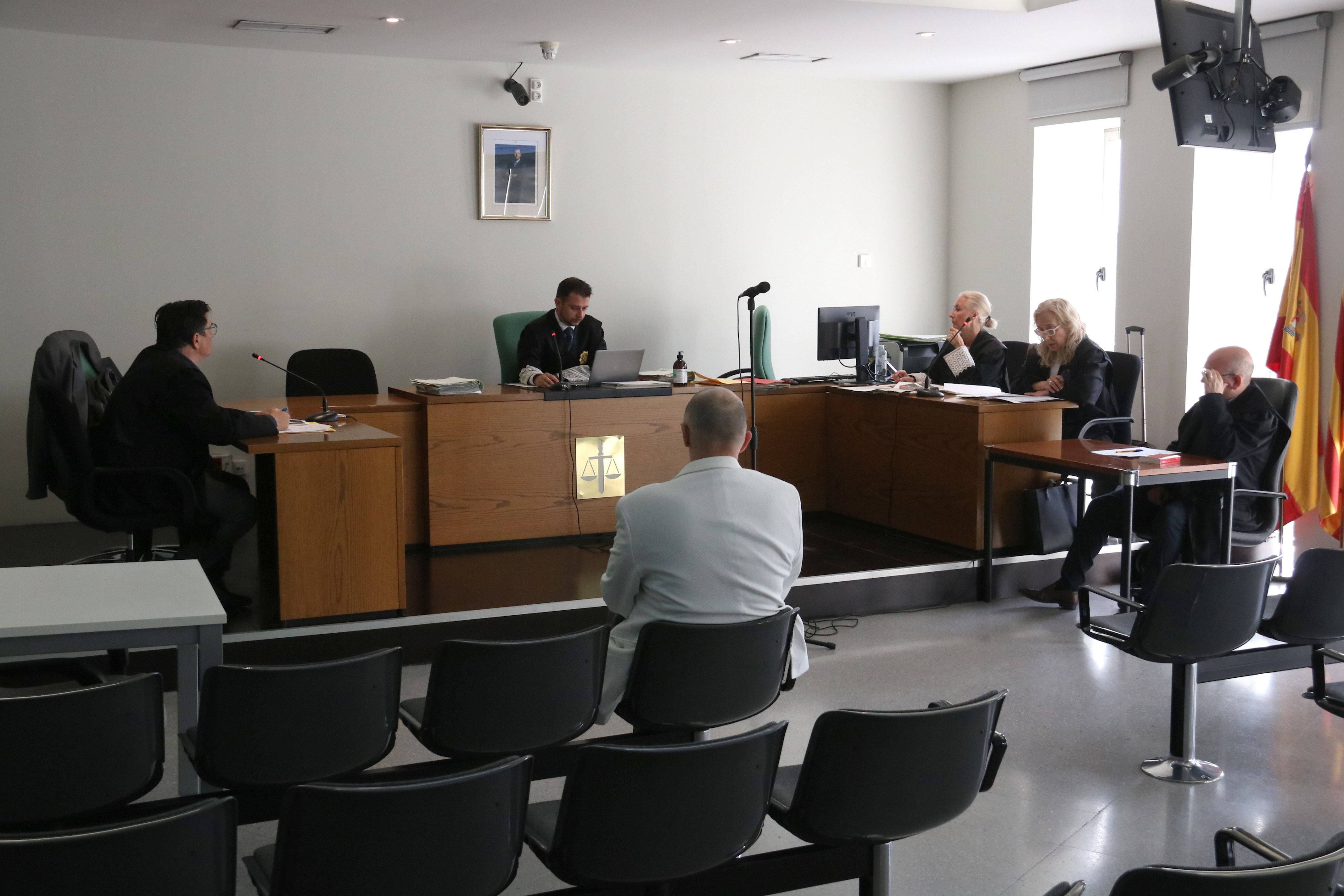Judici al exprofessor per abusar d'una alumna al jutjat penal 2 de Lleida
