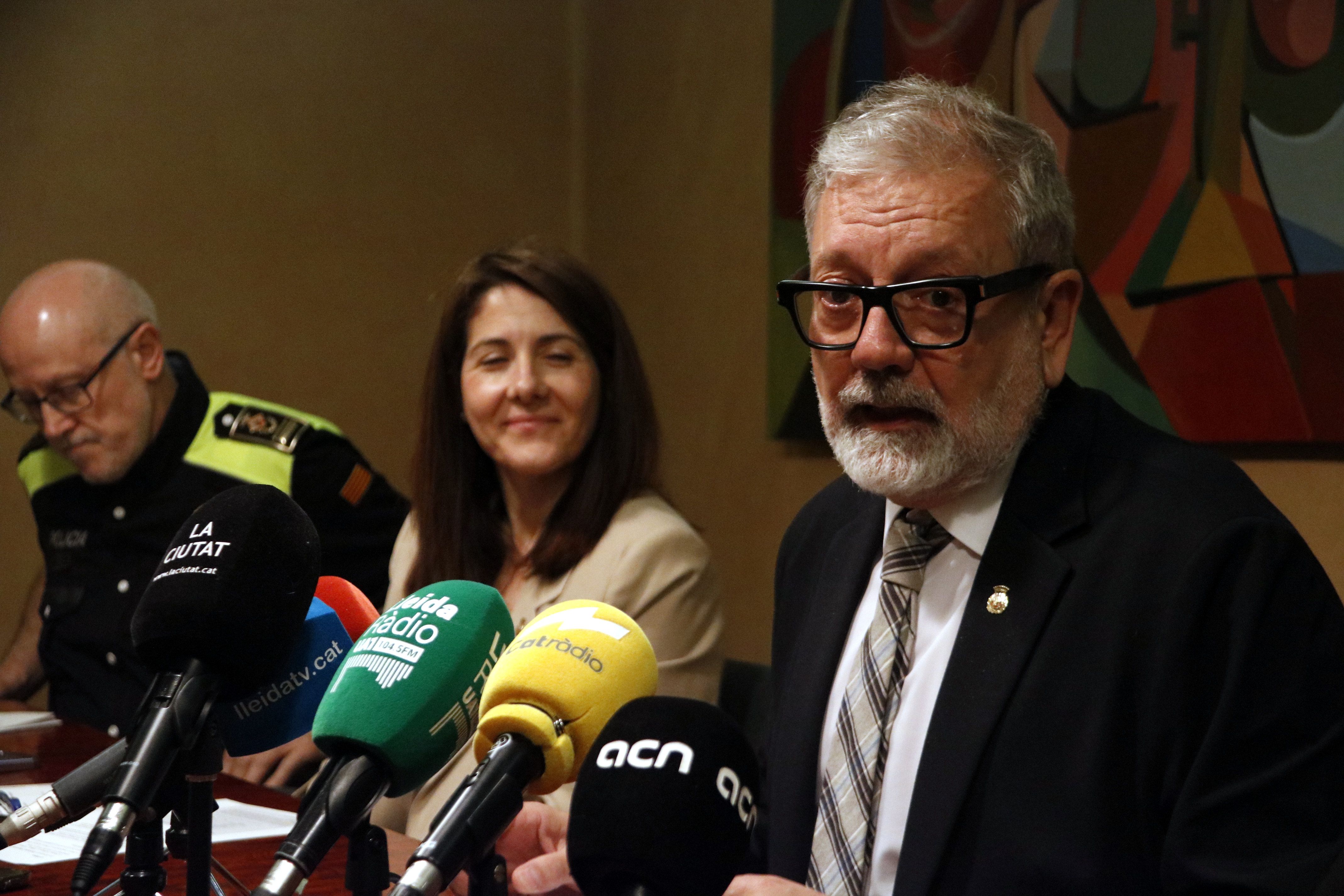 L'alcalde de Lleida, Fèlix Larrosa, presentant el concurs