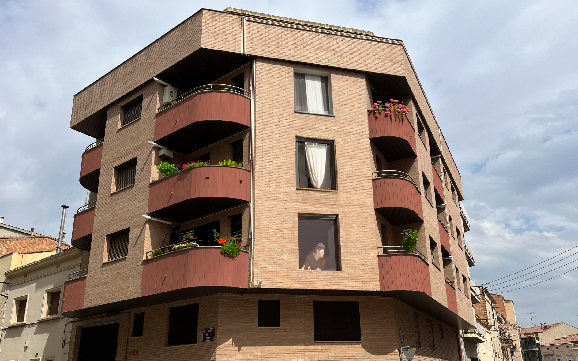 Edifici de Sostre Cívic situat al barri de Balàfia de Lleida.