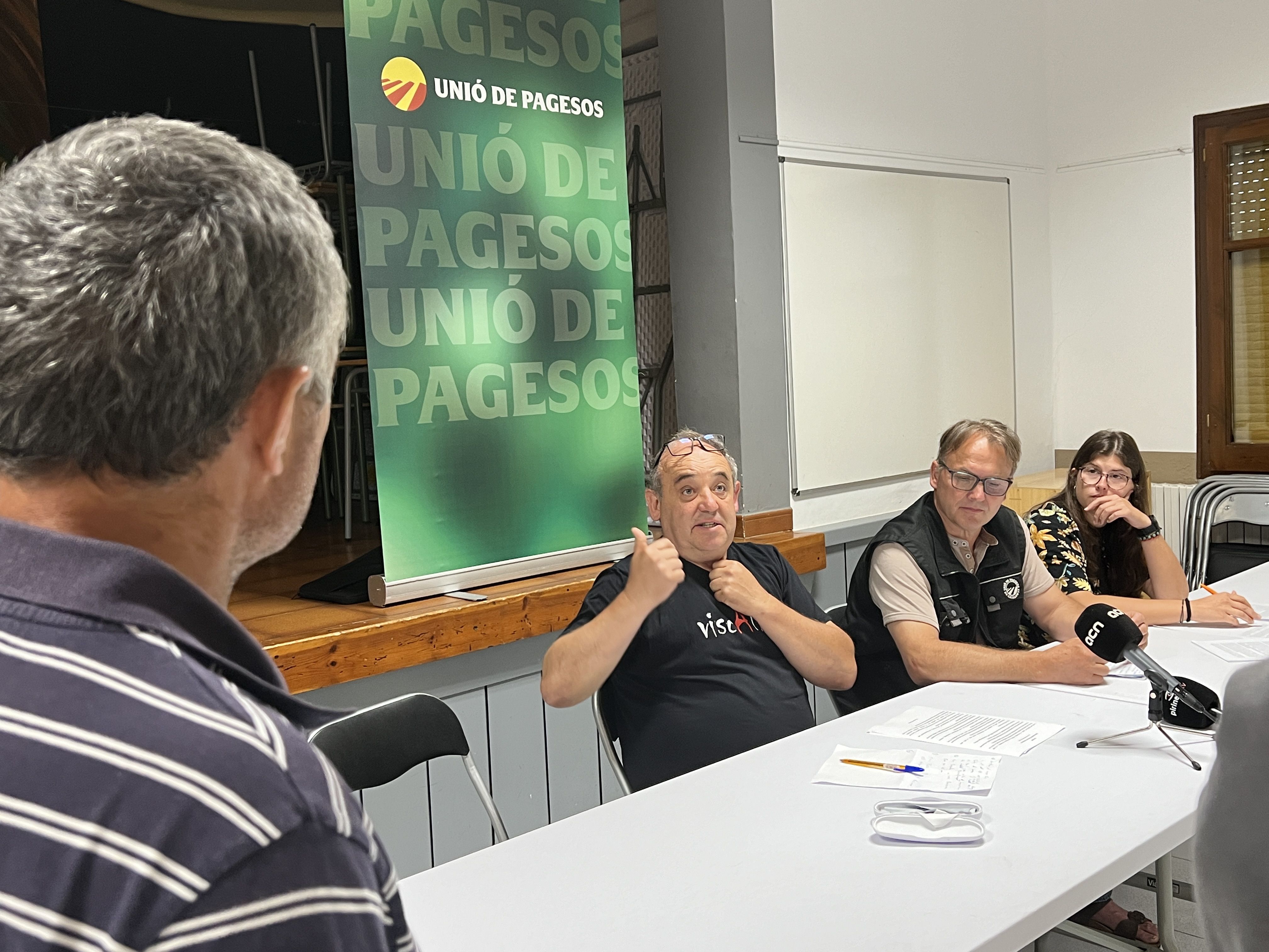 Roda de premsa del sindicat d'Unió de Pagesos a Alins