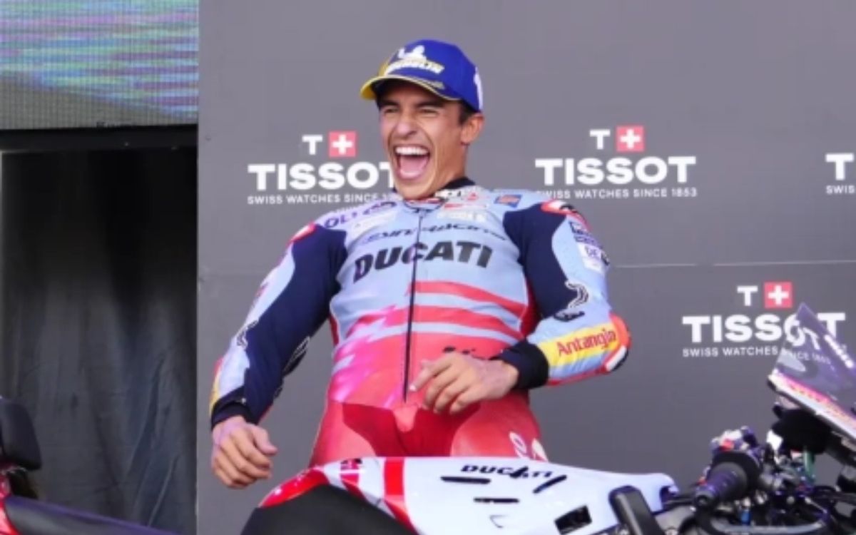 Marc Márquez celebrant el triomf a Motorland