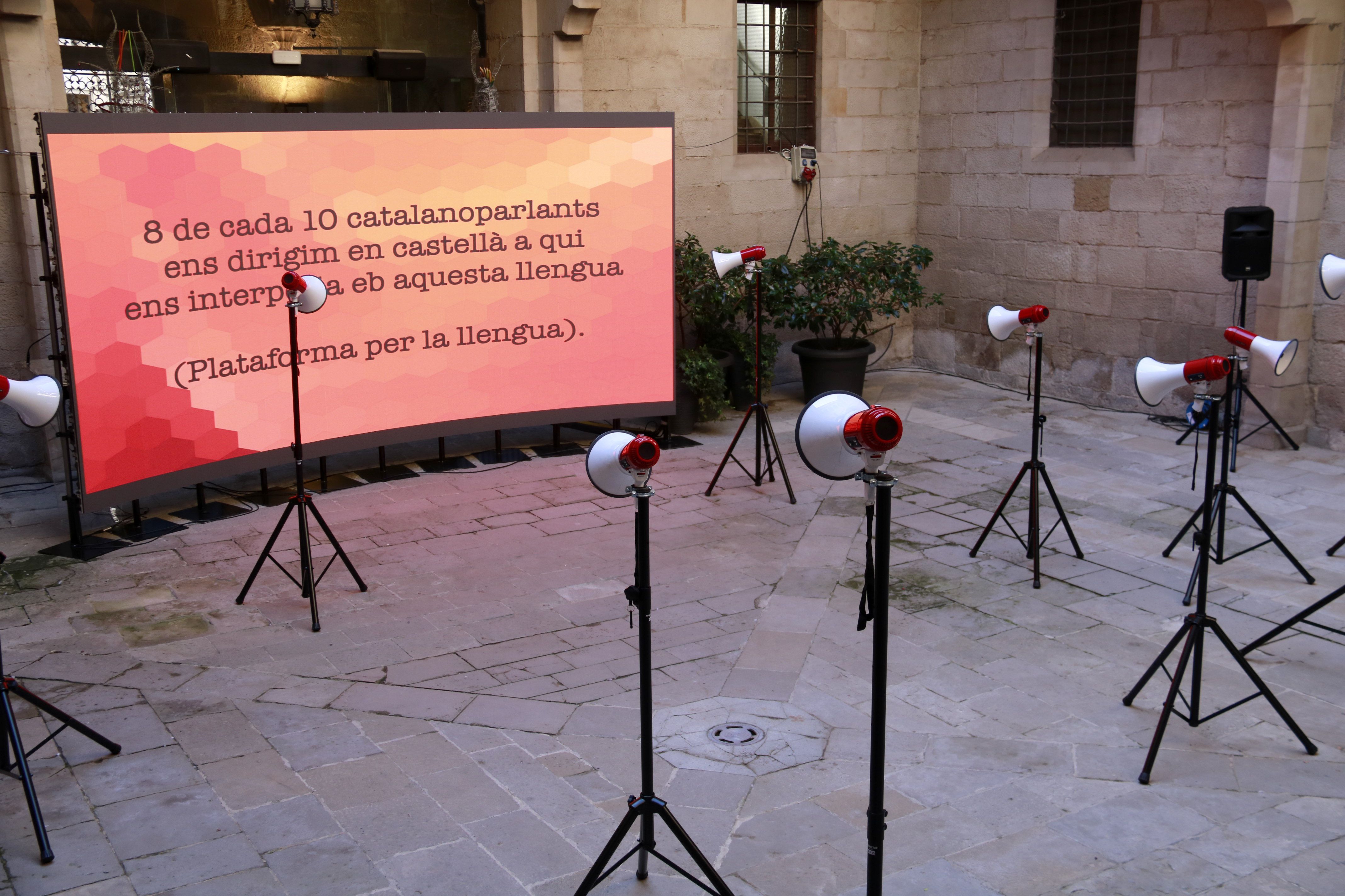 Instal·lació de «La Veu Trencada d'un Poble»