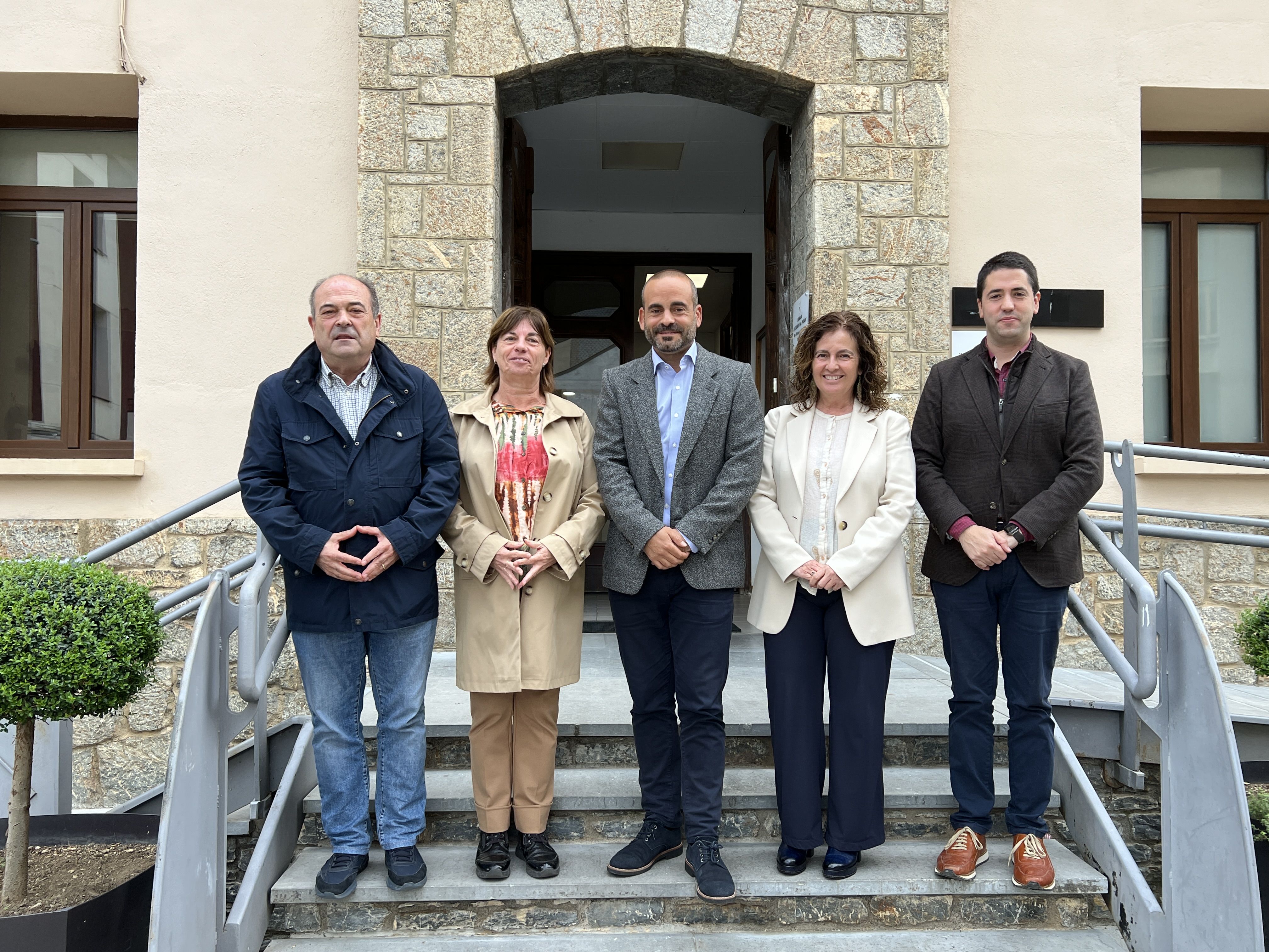 Cinc dels sis alcaldes i alcaldesses de capitals de comarca de l'Alt Pirineu i Aran