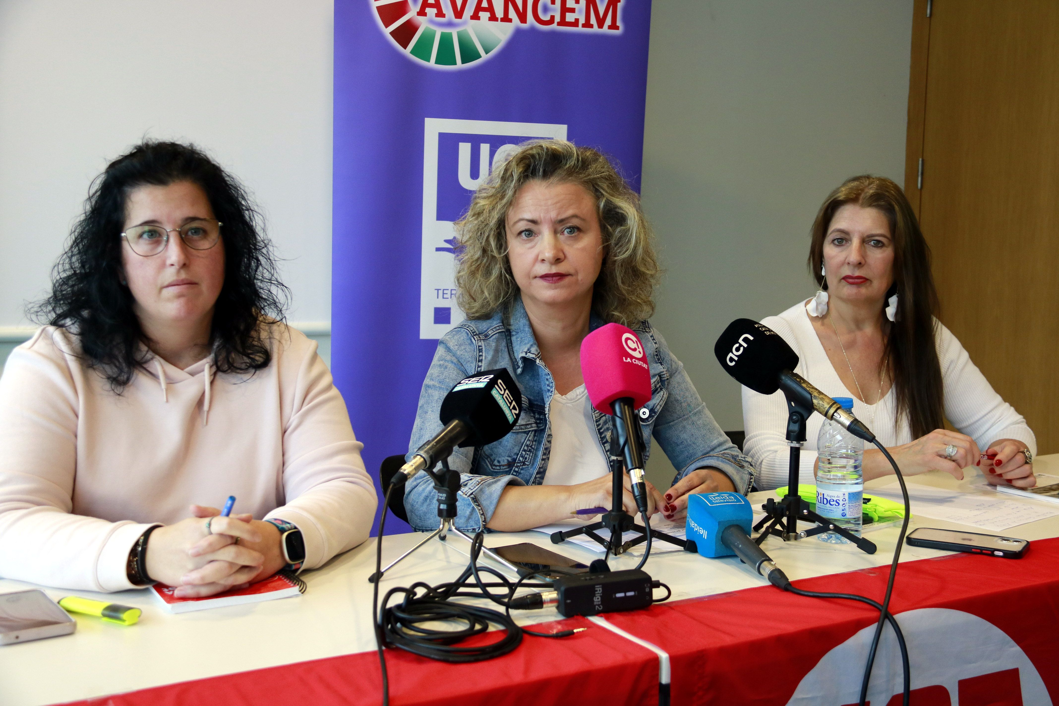 La secretària del sector Agroalimentari de la UGT-FICA, Alicia Buil, durant una roda de premsa a Lleida