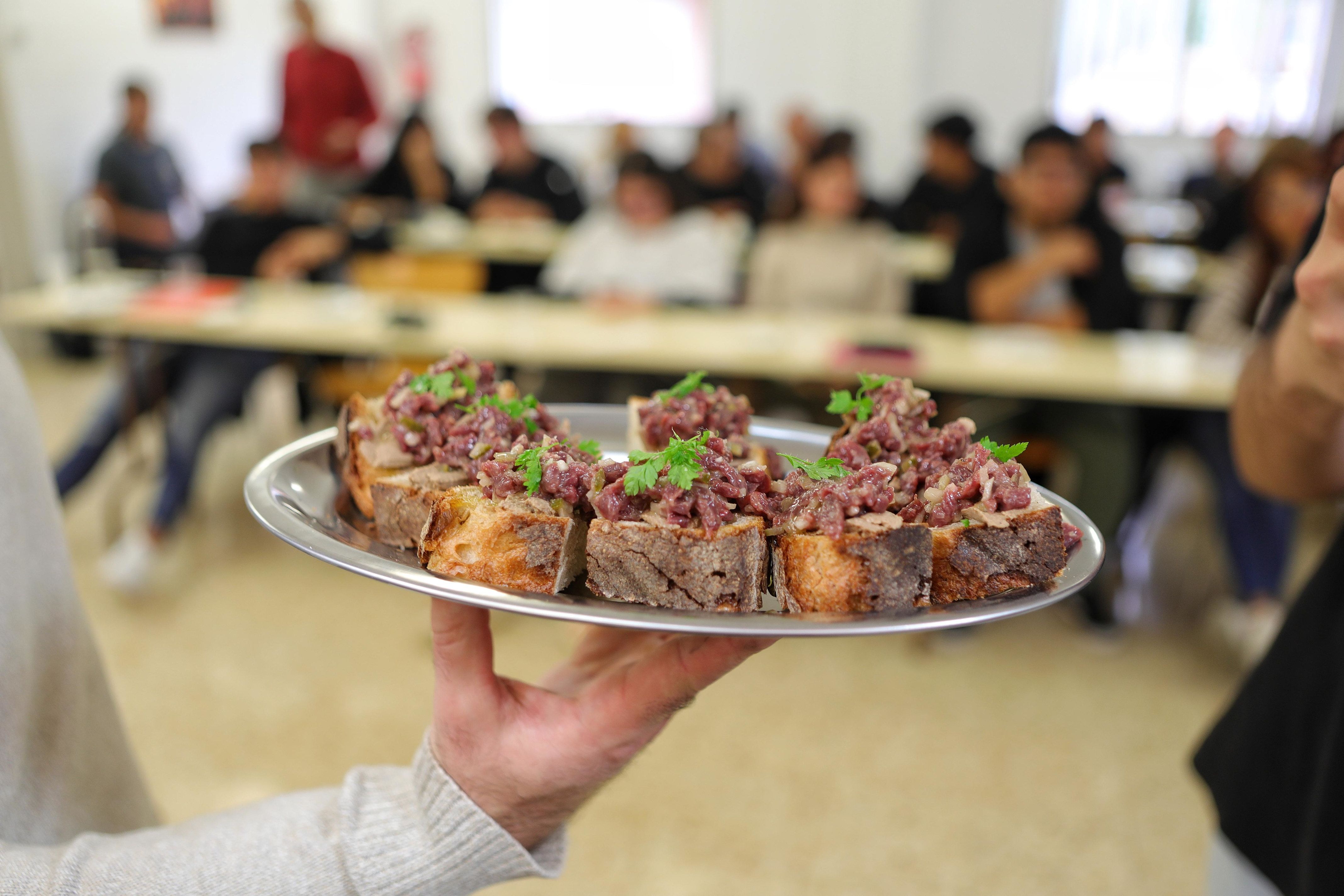 Una de les repceptes amb carn de caça que s'han preparat a  l'escola