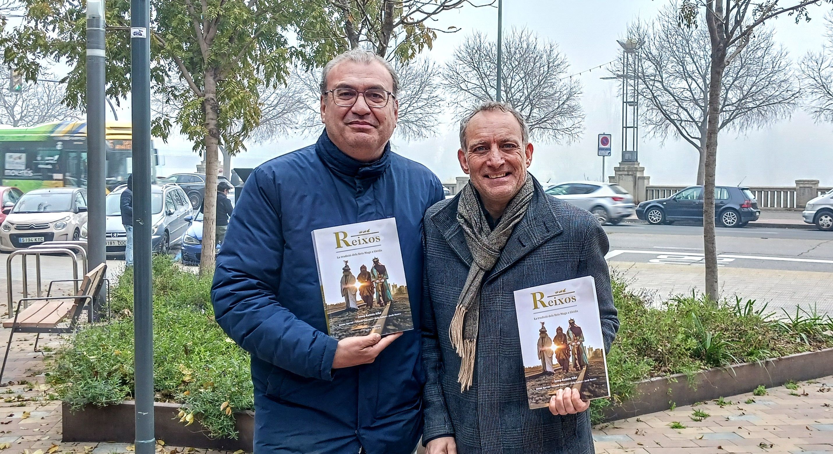 El periodista Josep Ramon Ribé amb Òscar Caberol, president de l'Associació dels Reixos de Lleida